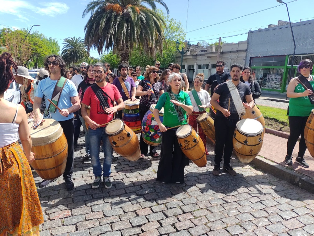 El clima no pudo empañar la alegría candombera