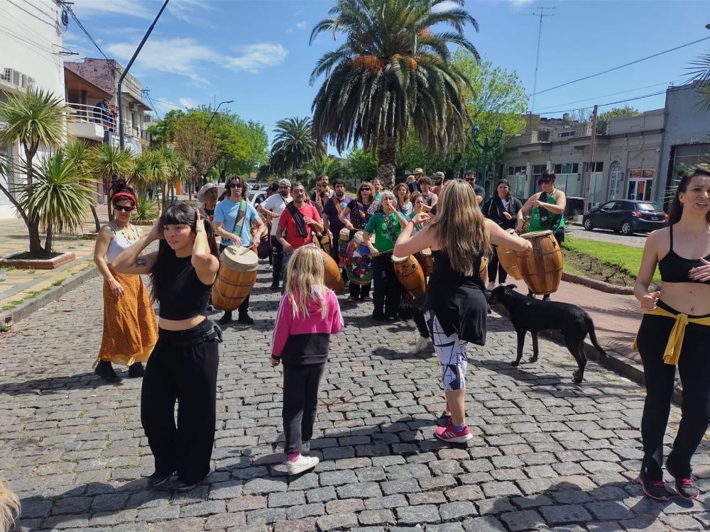 El clima no pudo empañar la alegría candombera