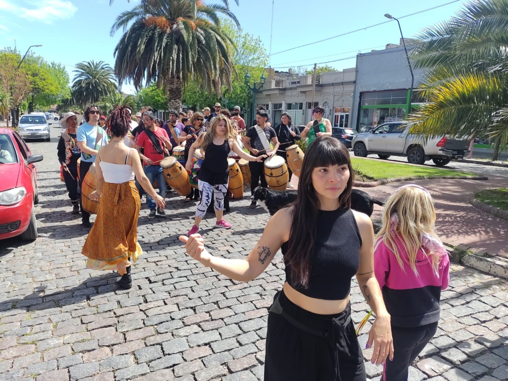 El clima no pudo empañar la alegría candombera