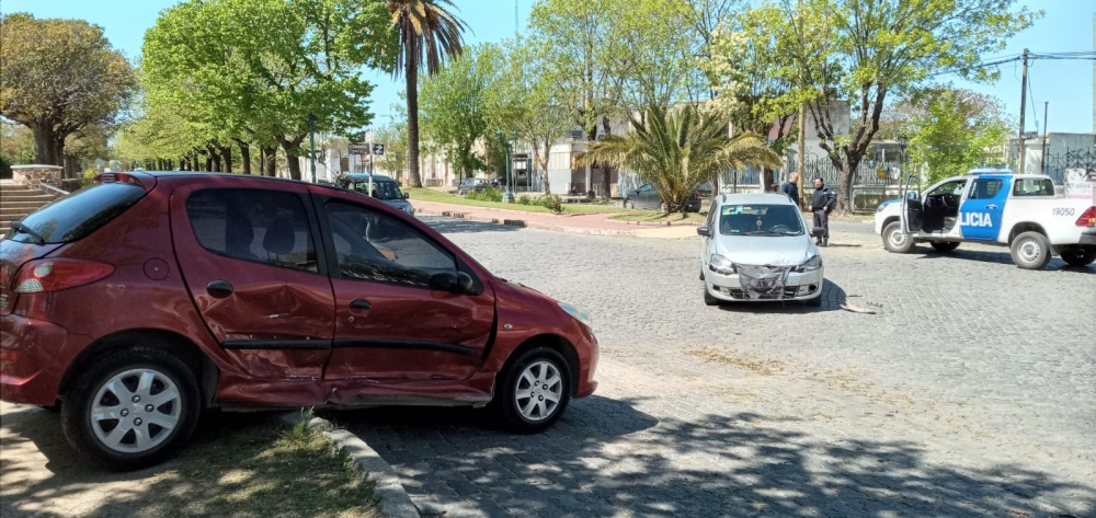 CHOQUE EN EL MONUMENTO A CABANETTES