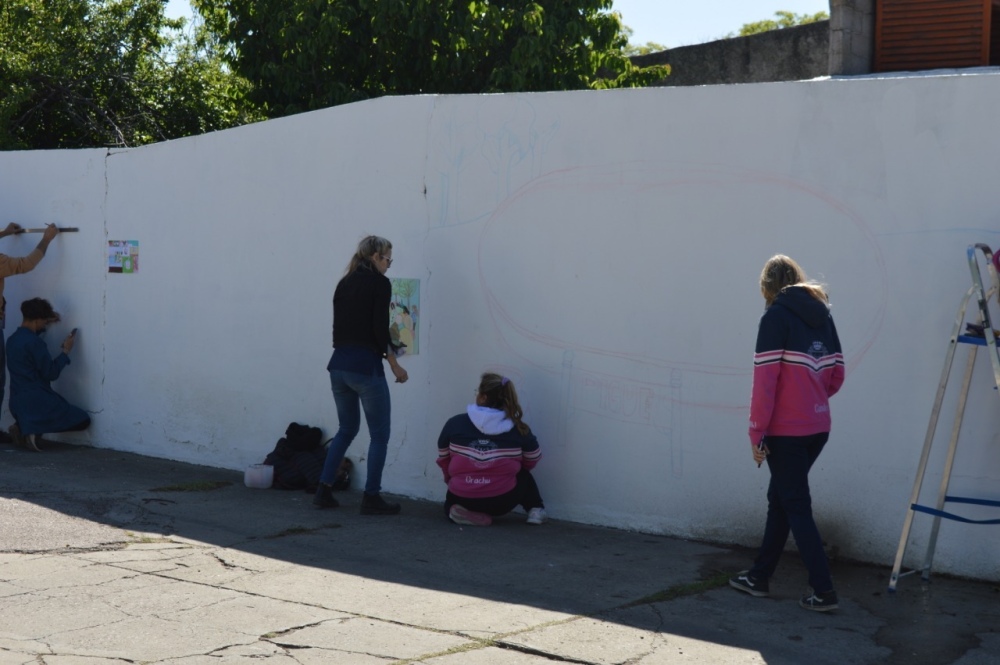 Pintaron murales en la terminal de ómnibus