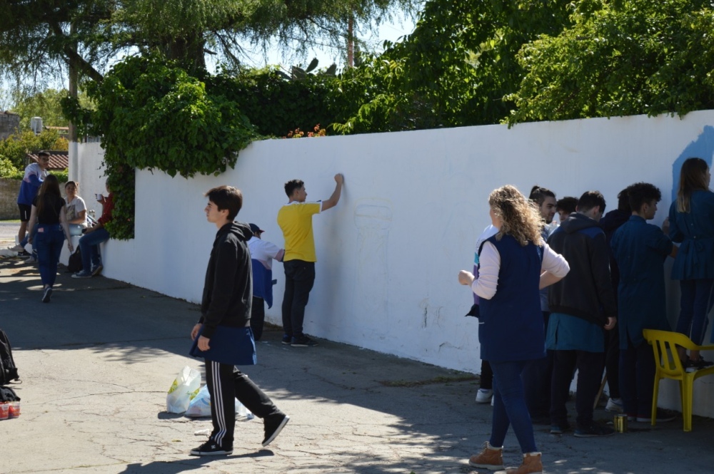 Pintaron murales en la terminal de ómnibus