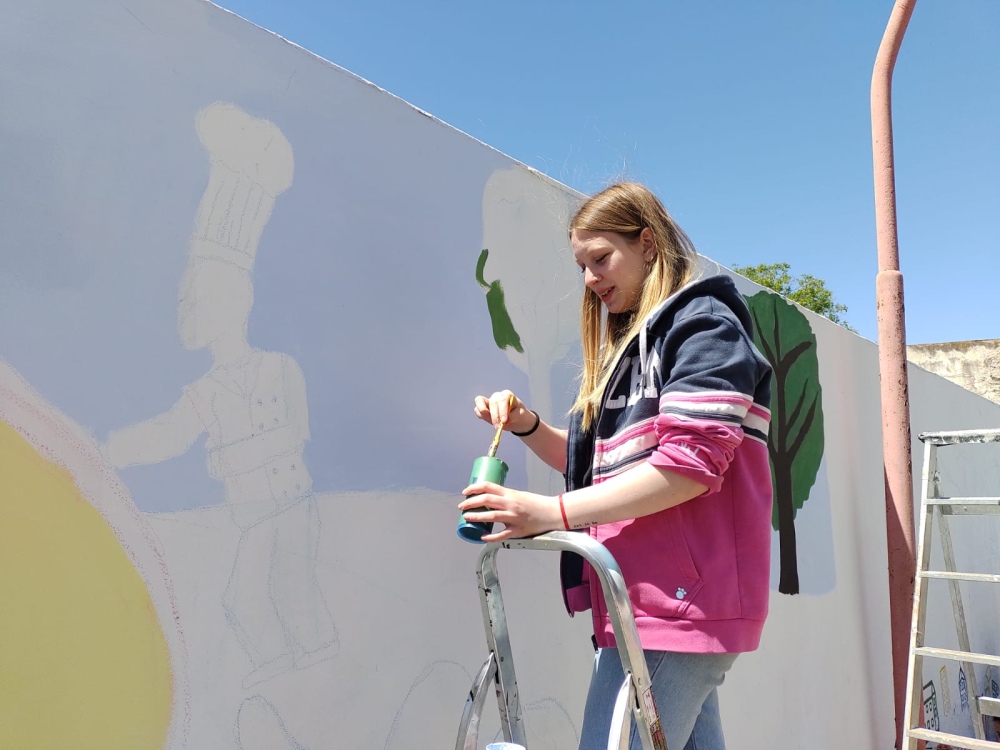 Pintaron murales en la terminal de ómnibus