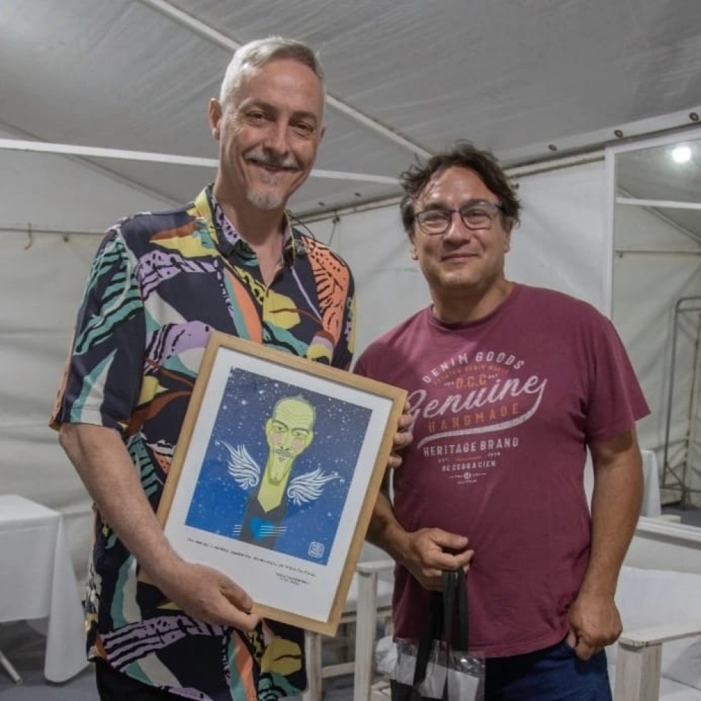 Pedro Aznar recibió su caricatura hecha por Pablo Vaccarezza