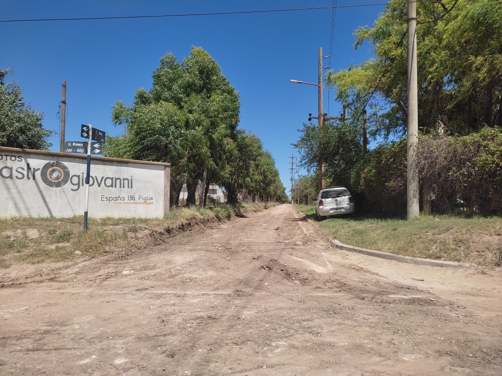 Repararon los baches en calle Brown