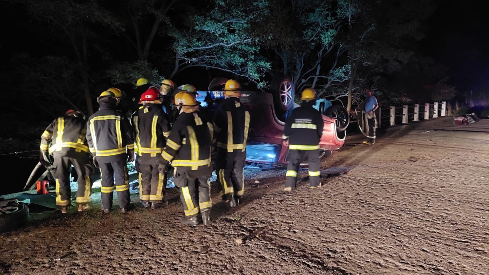 Dos pigüenses volcaron en la ruta 76 y resultaron ilesos