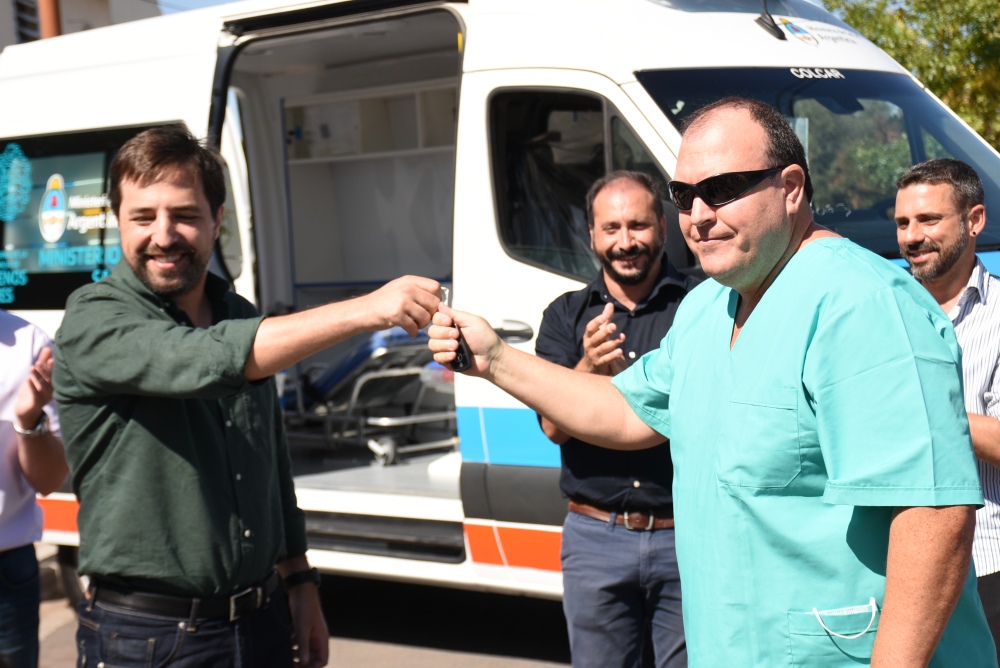 El ministro de salud Kreplak entregó una ambulancia en Pigüé
