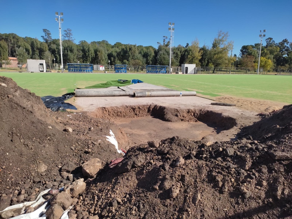 Siguen los trabajos en la cancha de hockey