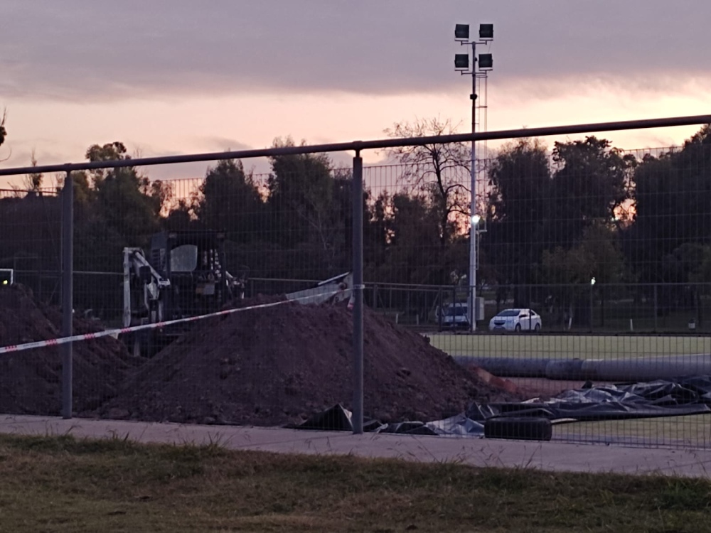 Siguen los trabajos en la cancha de hockey