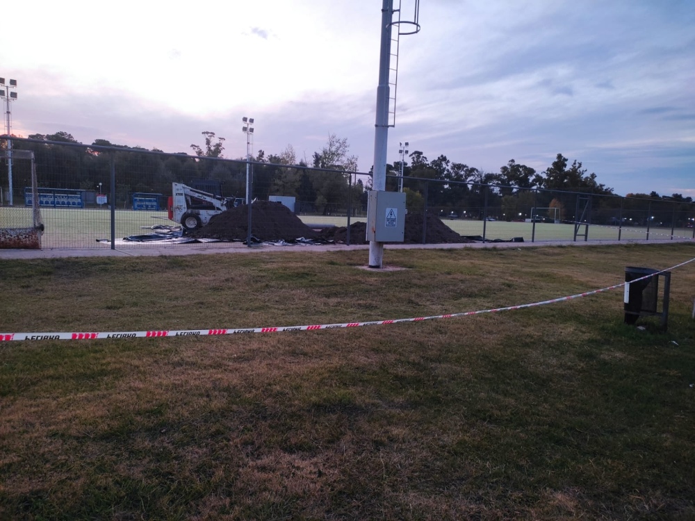 Siguen los trabajos en la cancha de hockey