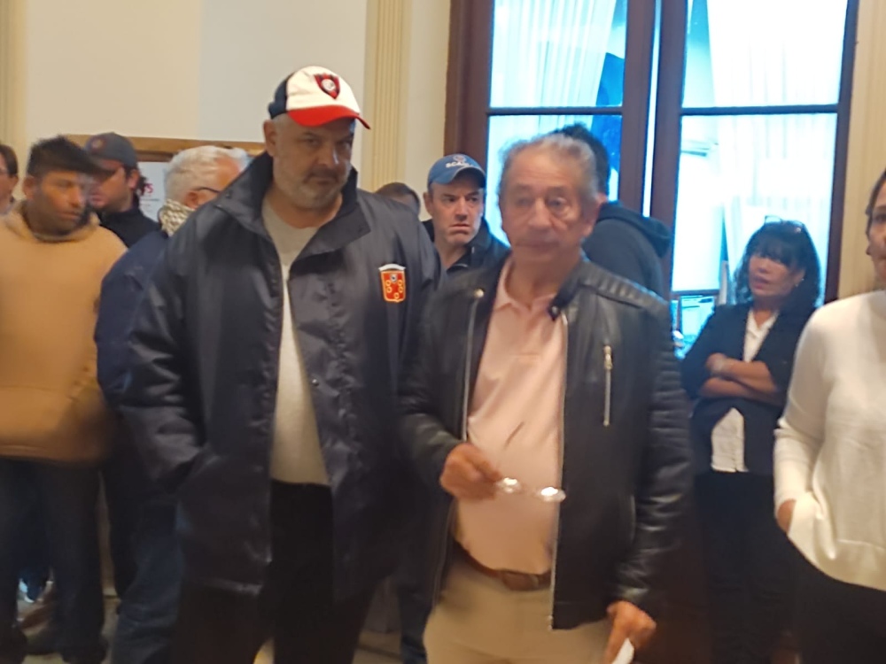 Los municipales aceptan menos aumento si se bajan los sueldo el gabinete ejecutivo y los concejales