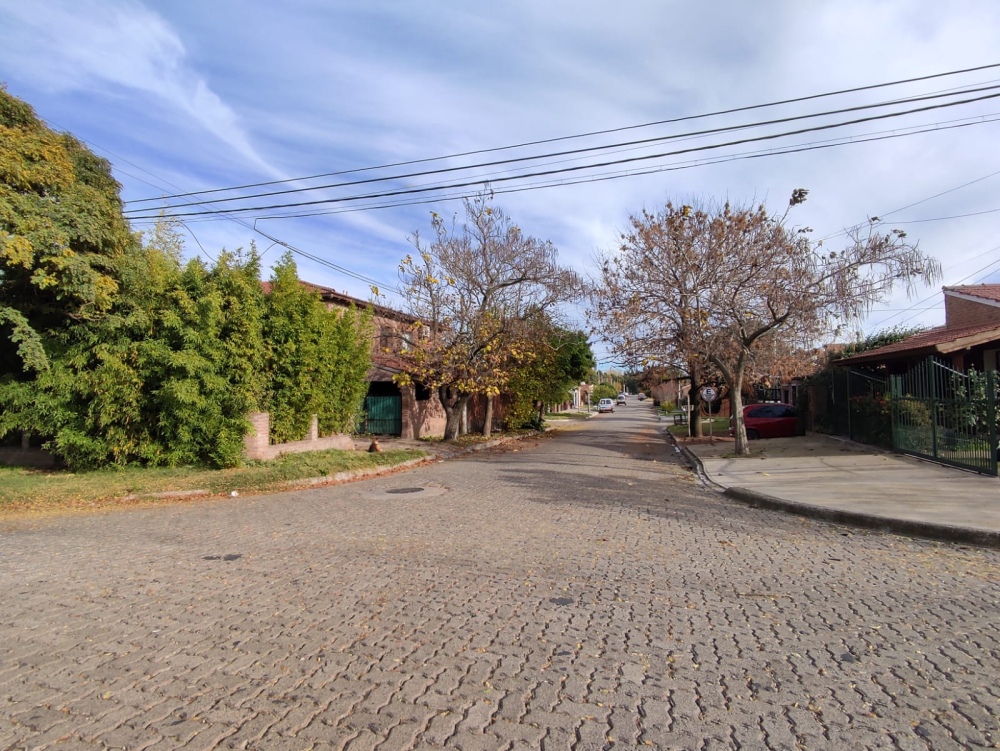 Barrio jardín: pedidos al intendente por desagües y un estacionamiento en la plaza