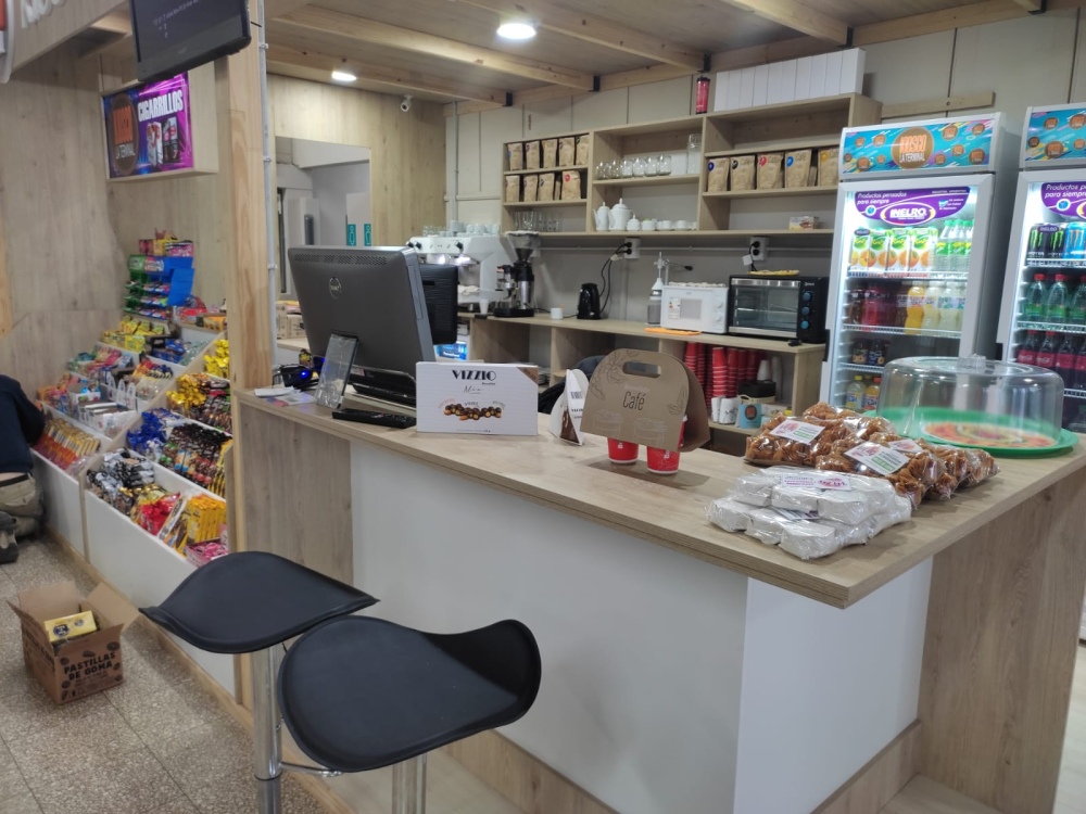 Inauguró la cafetería de la terminal