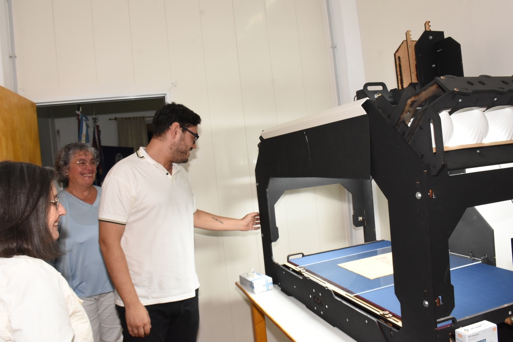 Amicale y el Museo y Archivo de Pigüé hicieron el corte cinta y presentaron a la comunidad el Laboratorio de Digitalización