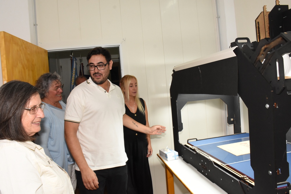 Amicale y el Museo y Archivo de Pigüé hicieron el corte cinta y presentaron a la comunidad el Laboratorio de Digitalización