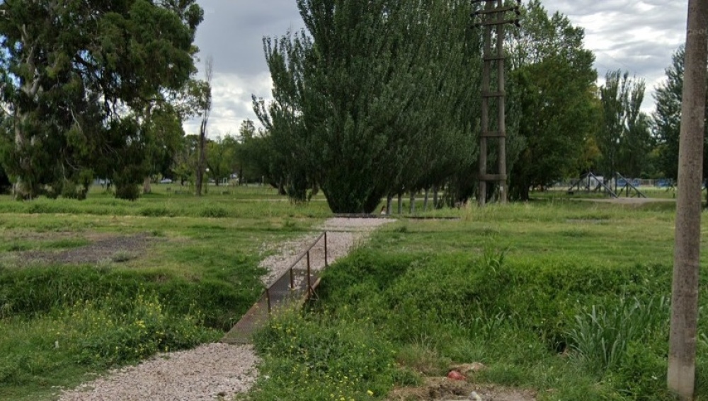 Reparación de la pasarela peatonal en calle Sarmiento y Domergue