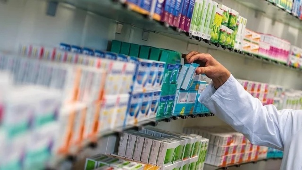 Laboratorios congelan los precios de los medicamentos por 30 días