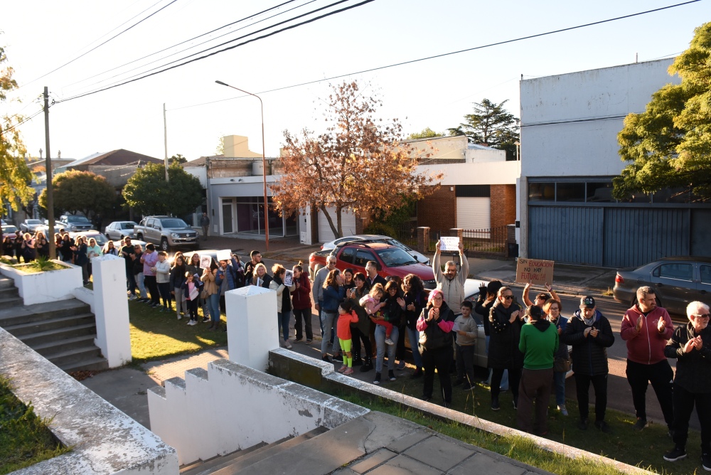 Abrazo simbólico a la UPSO y firma de petitorio