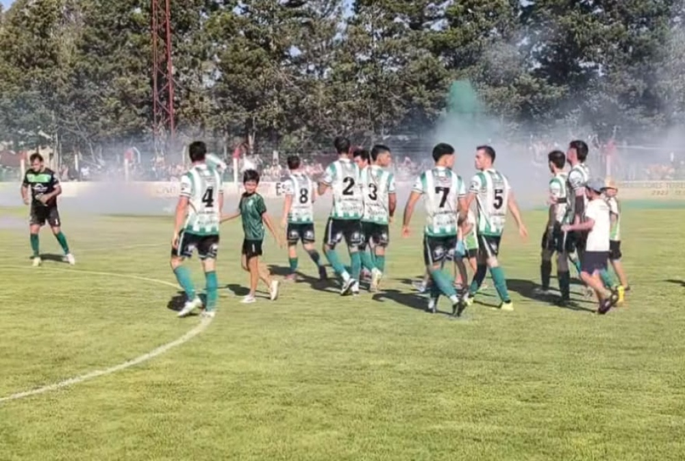Atlético Huanguelén goleó 4 a 1 a San Martín de Carhué en la vuelta de la final de la LRF