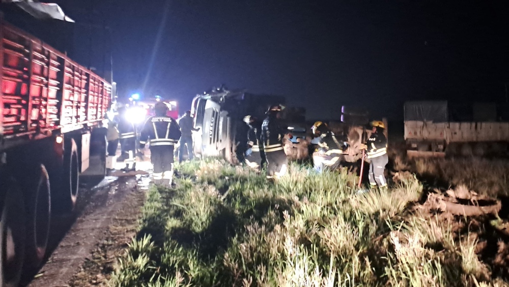 Accidente en la Ruta 33: Dos camiones involucrados