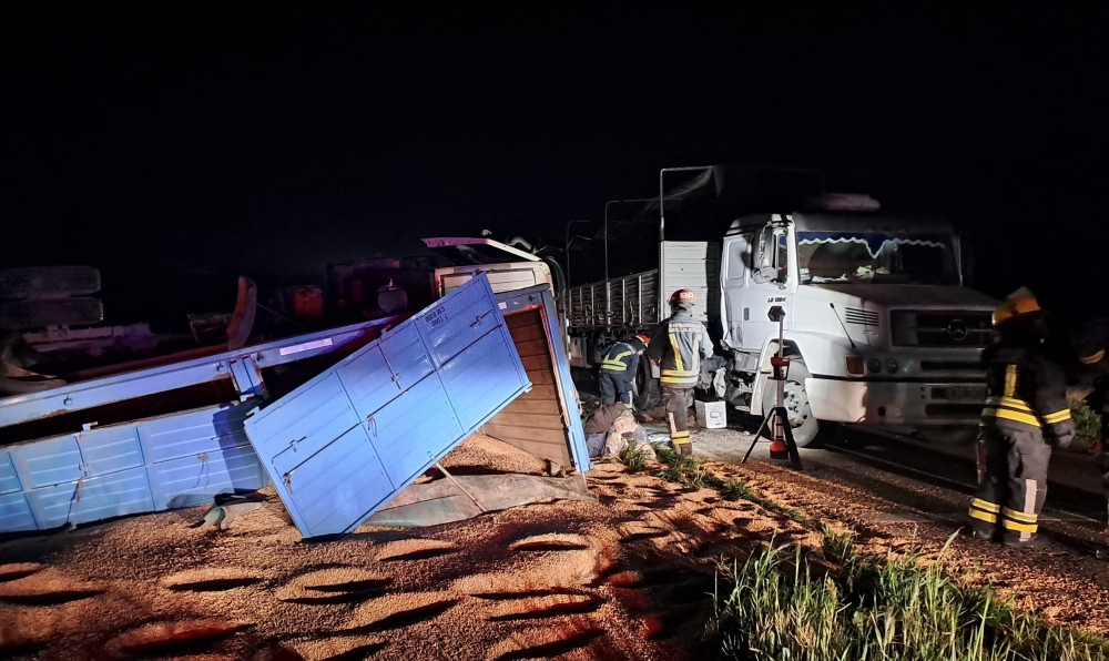 Accidente en la Ruta 33: Dos camiones involucrados