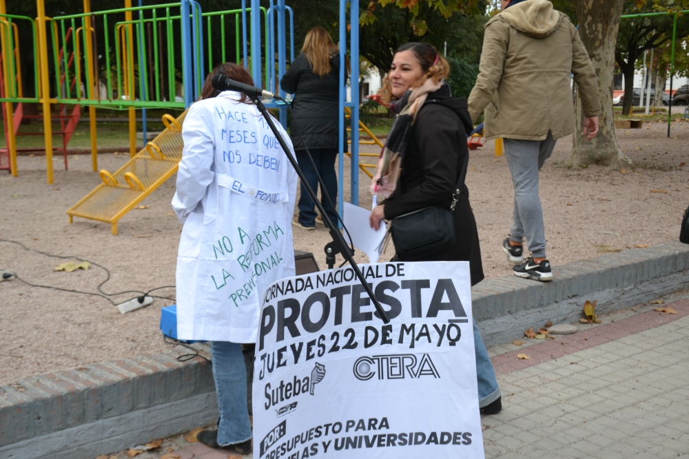 Movilización docente en Pigüé contra cambios en la Ley de Financiamiento Educativo