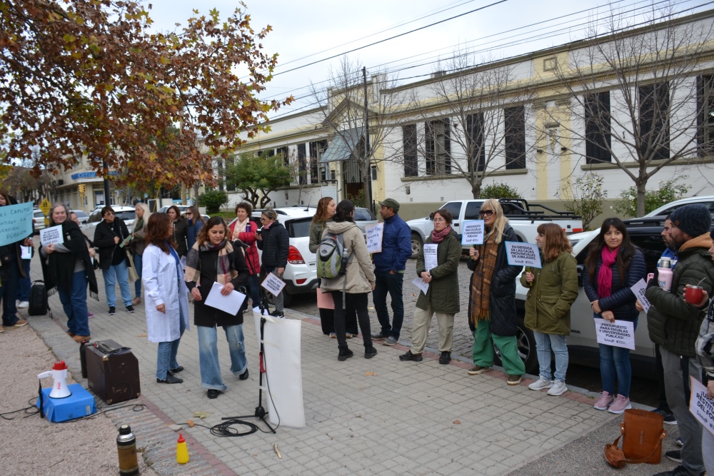 Movilización docente en Pigüé contra cambios en la Ley de Financiamiento Educativo