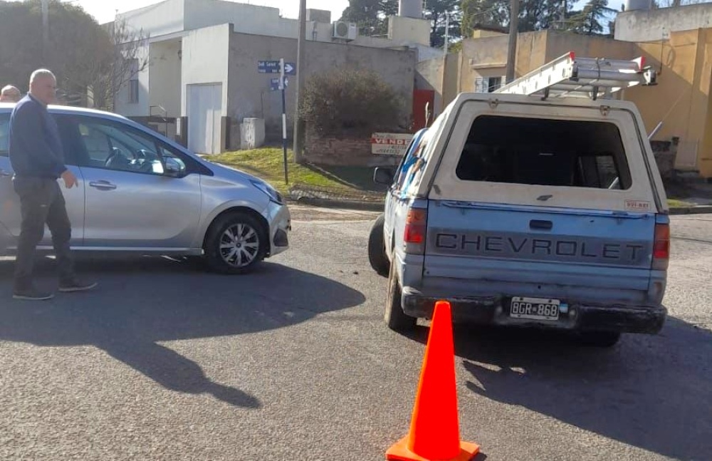 Choque en la intersección de Sadi Carnot y Pasteur