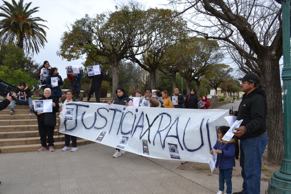 Marcha en Pigüé por justicia para Raúl Barragán terminó con la noticia de la detención de los acusados