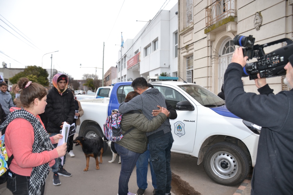 Marcha en Pigüé por justicia para Raúl Barragán terminó con la noticia de la detención de los acusados