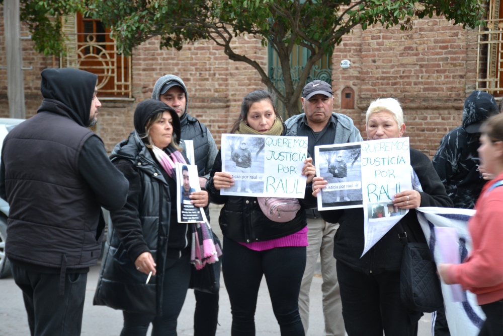 Marcha en Pigüé por justicia para Raúl Barragán terminó con la noticia de la detención de los acusados