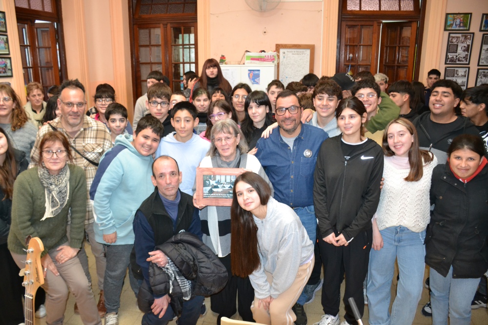 Emotivo acto en la Escuela Secundaria Nº 5 “Miguel Bru” a 32 años de su desaparición