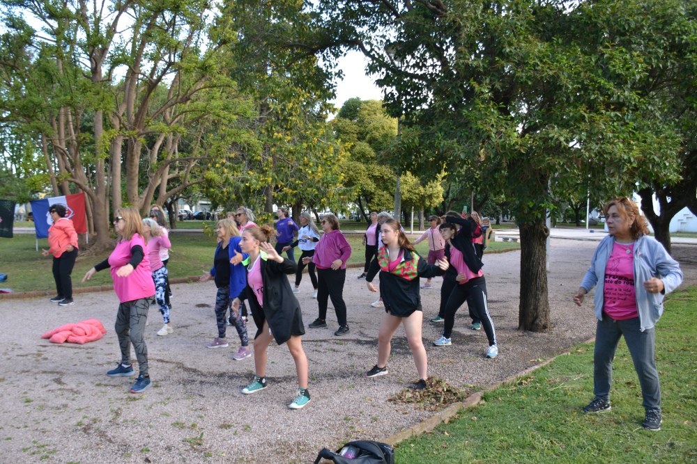 CFE 83 realizó caminata y jornada de concientización sobre cáncer de mama