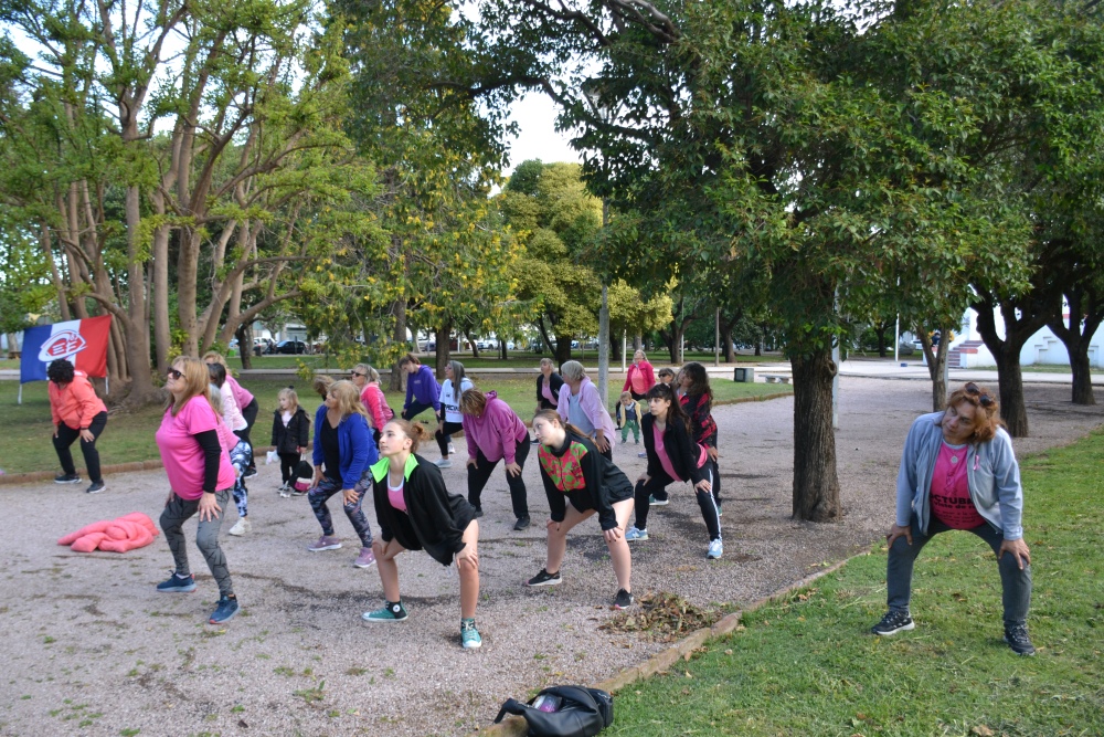 CFE 83 realizó caminata y jornada de concientización sobre cáncer de mama