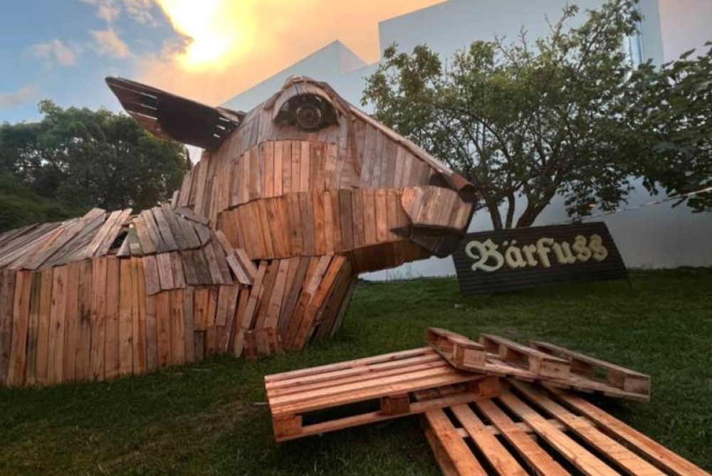 ¿La oveja de Troya?: artista de Pigüé sorprende con una obra gigante única en el mundo