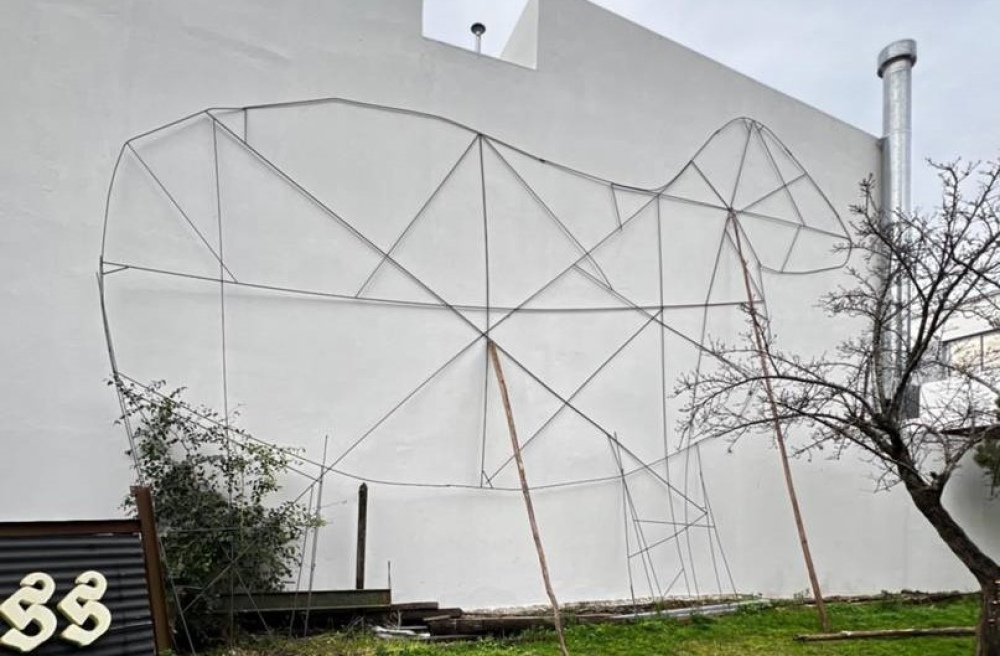 ¿La oveja de Troya?: artista de Pigüé sorprende con una obra gigante única en el mundo