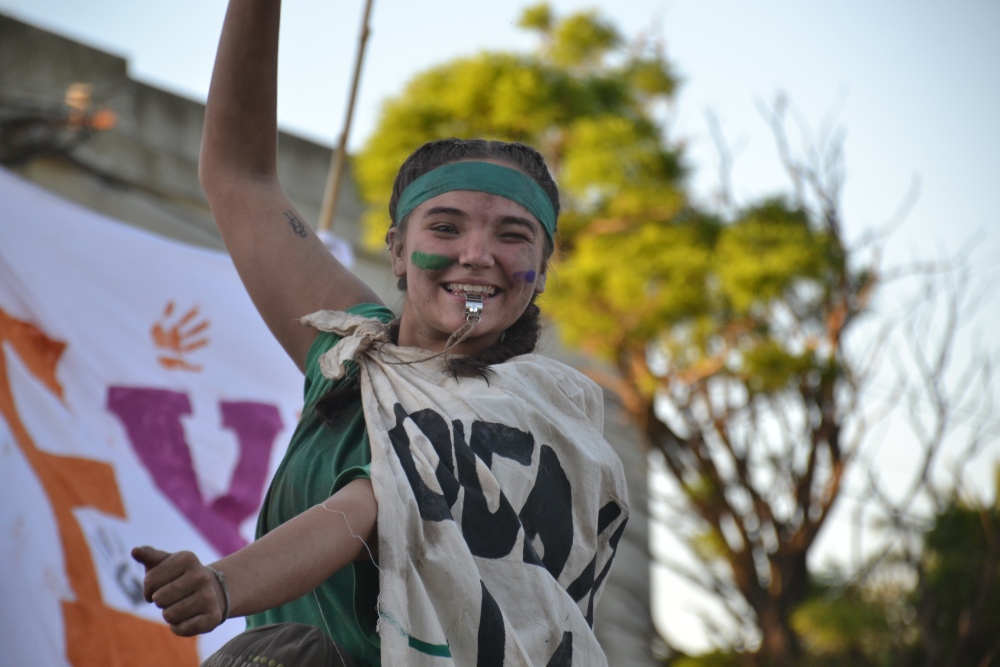 Los estudiantes celebraron la despedida de los sextos años en el monumento a Cabanettes