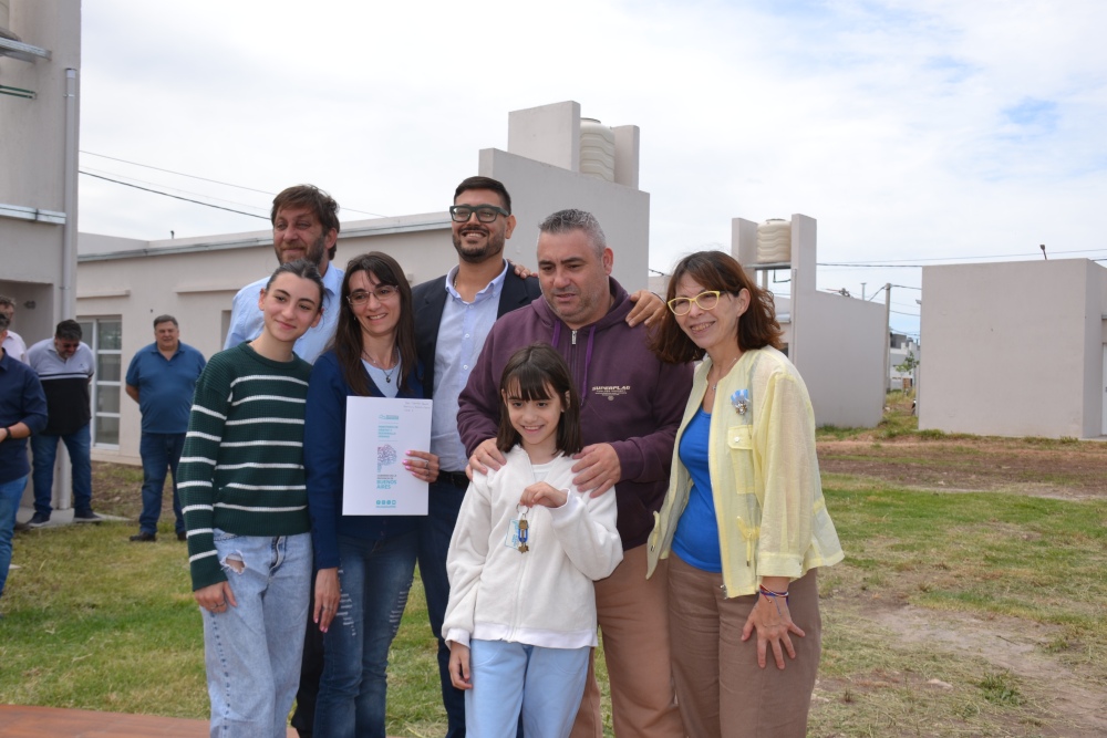 32 familias de Pigüé recibieron las llaves de su nuevo hogar