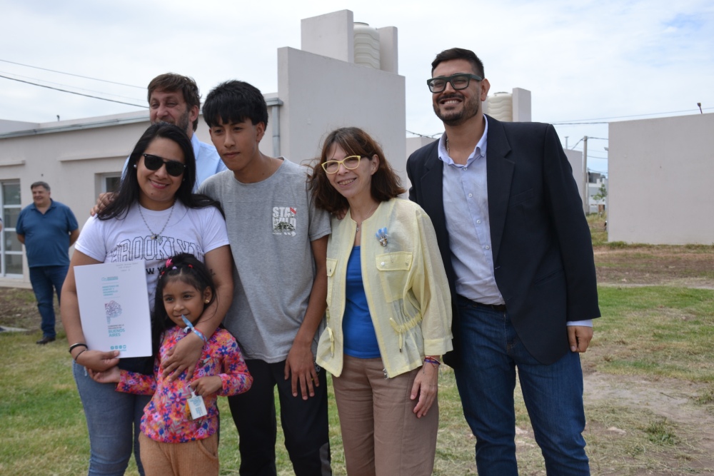 32 familias de Pigüé recibieron las llaves de su nuevo hogar