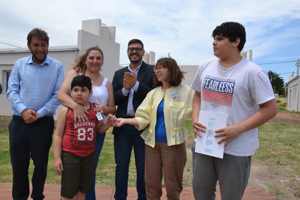 32 familias de Pigüé recibieron las llaves de su nuevo hogar