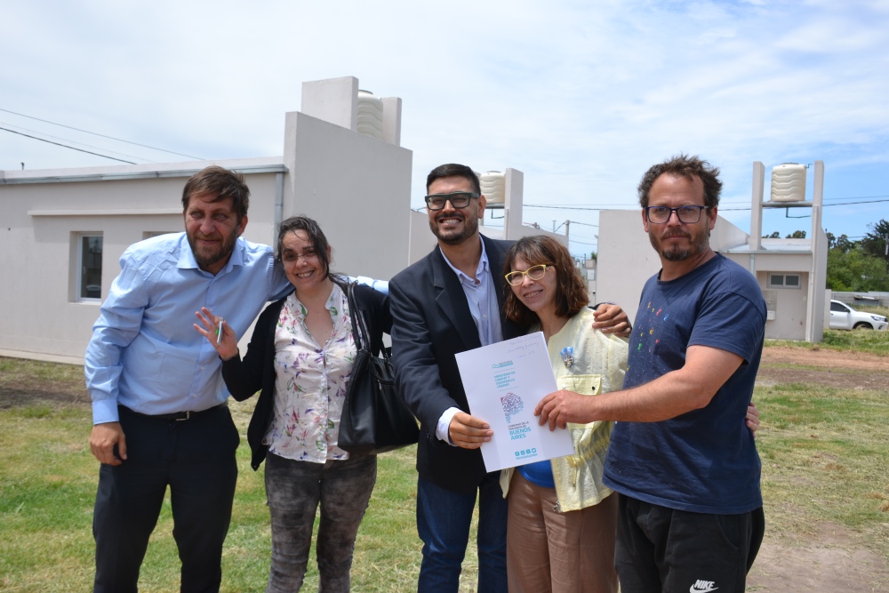 32 familias de Pigüé recibieron las llaves de su nuevo hogar