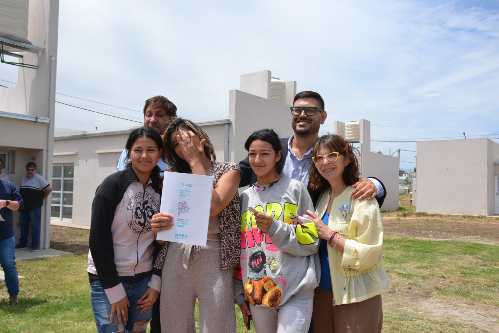 32 familias de Pigüé recibieron las llaves de su nuevo hogar