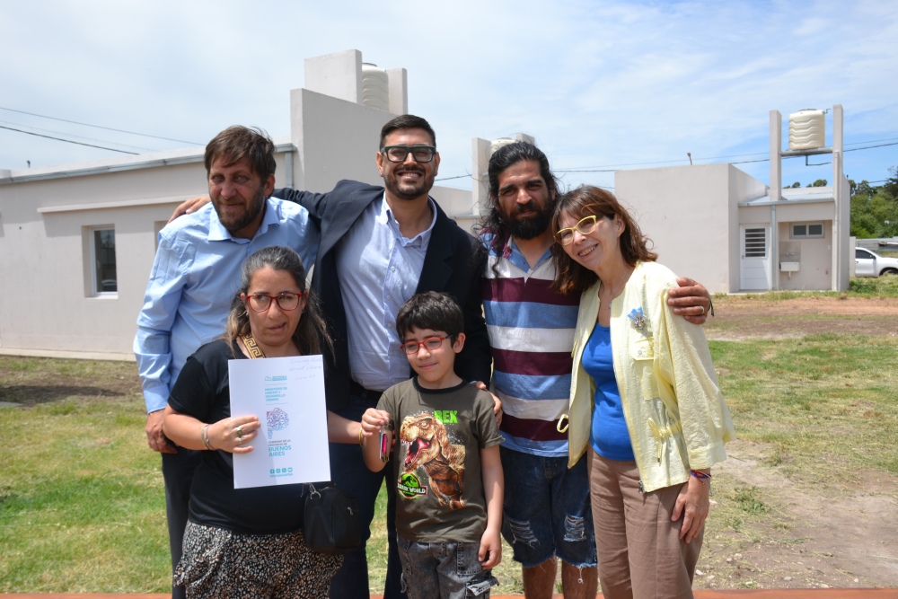 32 familias de Pigüé recibieron las llaves de su nuevo hogar