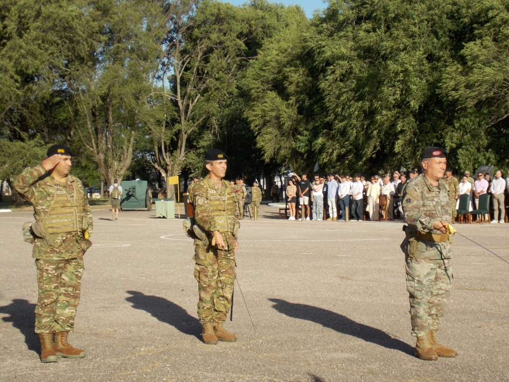 Despedida de López Iñigo y asunción de Rodríguez al frente del Regimiento de Infantería Mecanizado 3