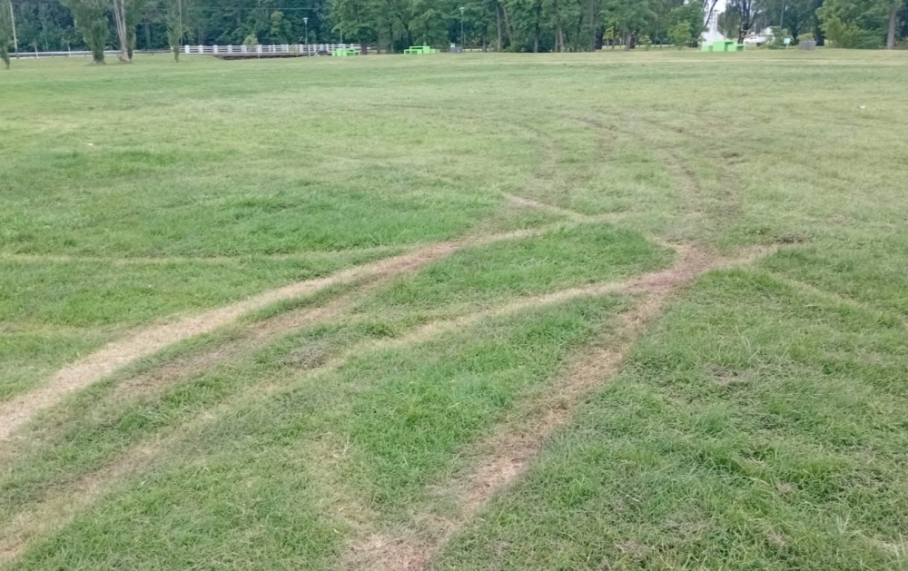 Desmanes y daños en el Parque Municipal durante un after estudiantil