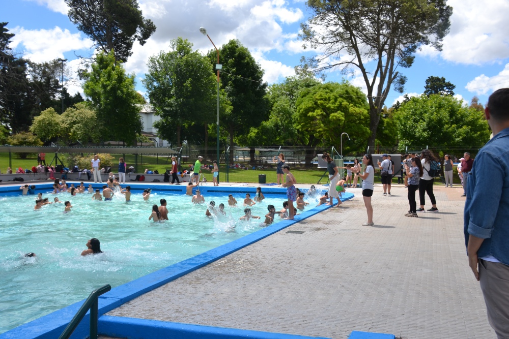 Quedó inaugurada la temporada 2025/2026 de los natatorios del Parque Municipal