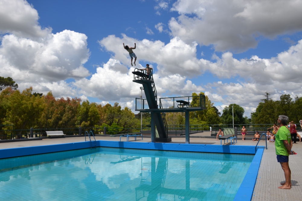 Quedó inaugurada la temporada 2025/2026 de los natatorios del Parque Municipal