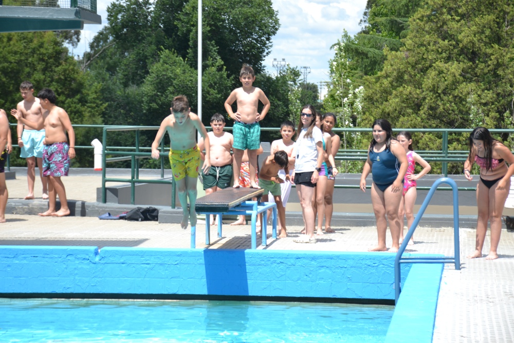 Quedó inaugurada la temporada 2025/2026 de los natatorios del Parque Municipal