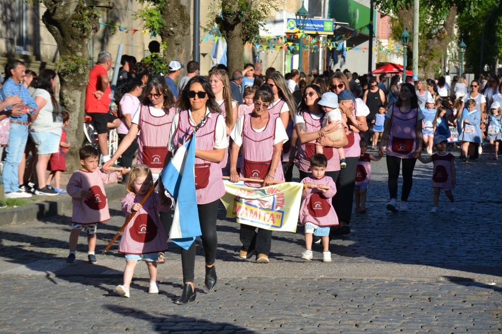 Pigüé revivió su histórico desfile cívico–militar en el centro de la ciudad