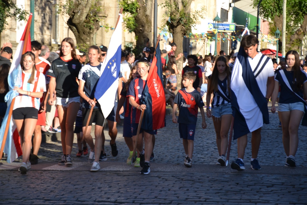 Pigüé revivió su histórico desfile cívico–militar en el centro de la ciudad